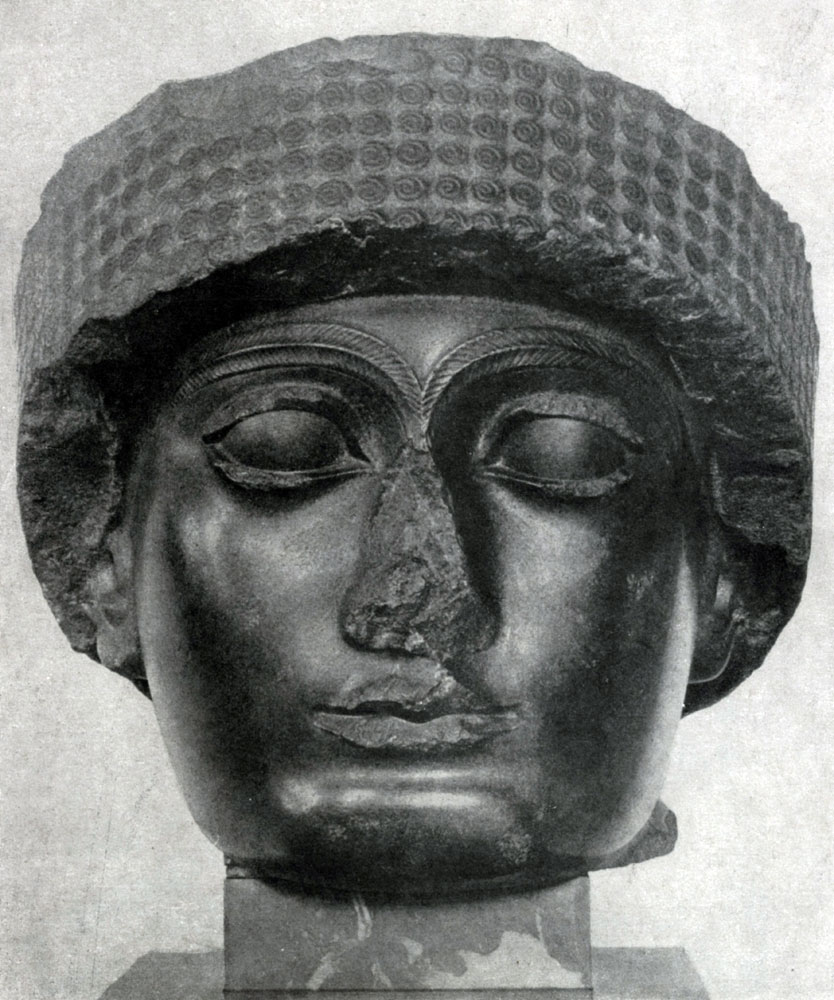 22. Голова статуи Гудеа из Лагаша. Диорит. 22в. до н. э. Париж. Лувр.