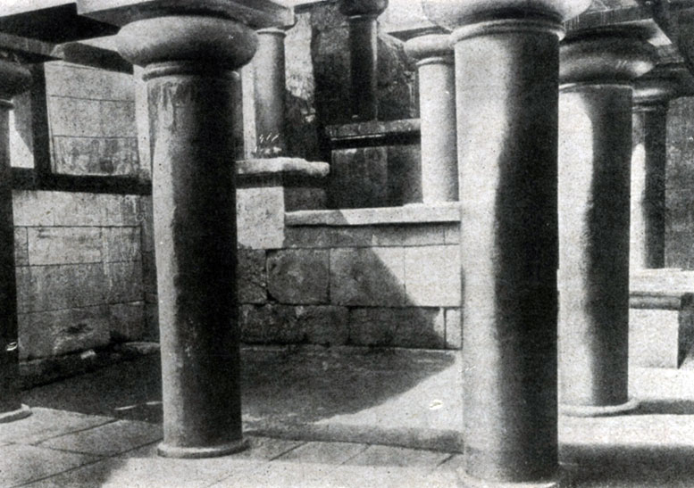 102 а. Кносский дворец на Крите. Лестница и световой колодец. 16 в. до н. э.