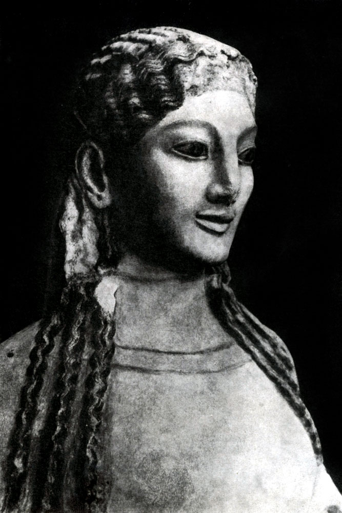 124. Девушка в пеплосе. Фрагмент. Мрамор. 540—530 гг. до н. э. Афины. Музей Акрополя. 