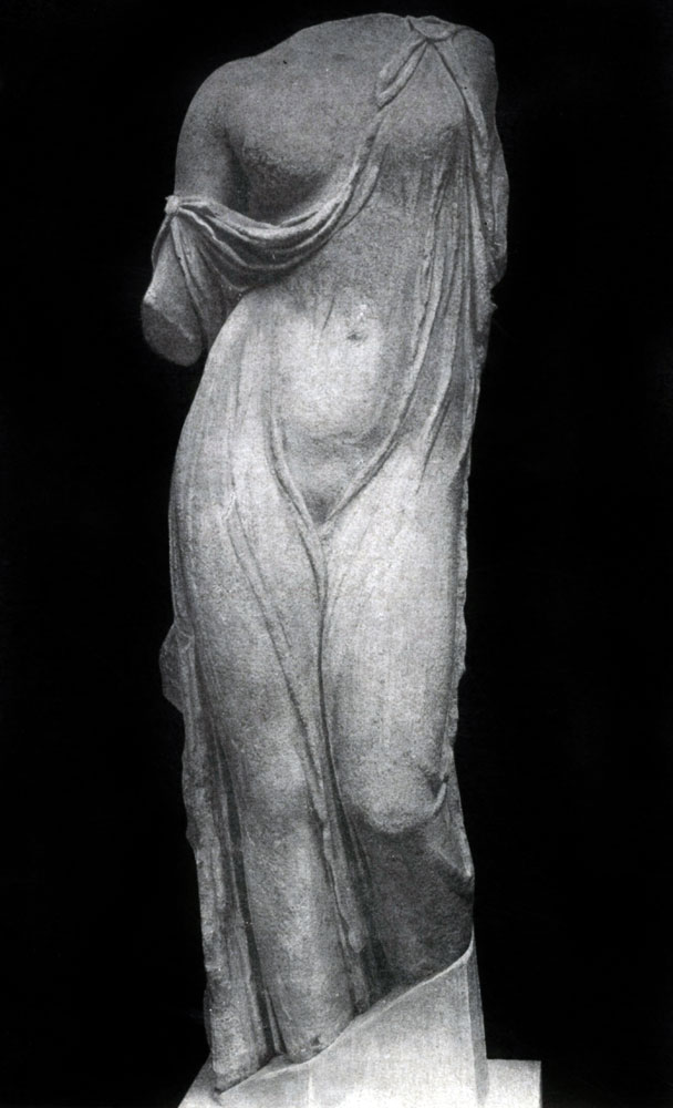 184. Алкамен. Афродита в садах. Конец 5 в. до н. э. Мраморная реплика из Музея Терм в Риме.