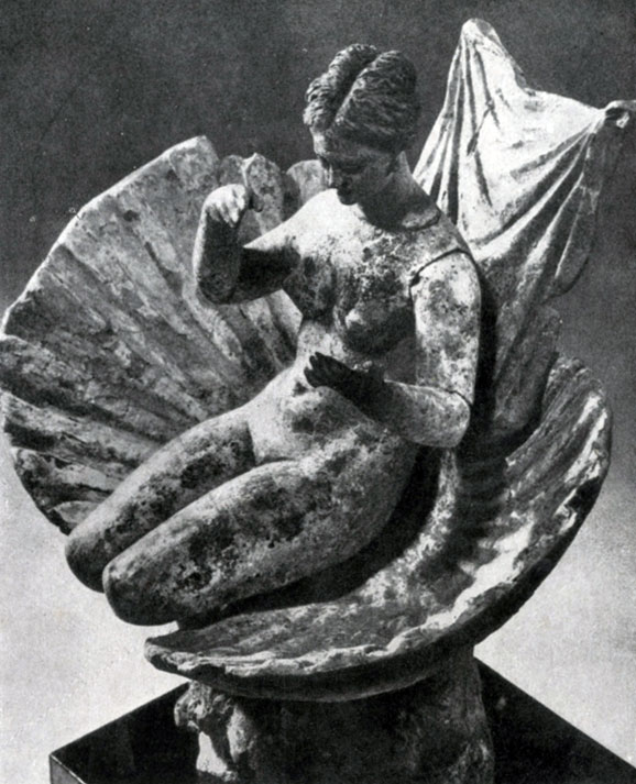 211 6. Афродита в раковине. Танагрская статуэтка. Терракота. Конец 4 в. до н. э. Париж. Лувр.