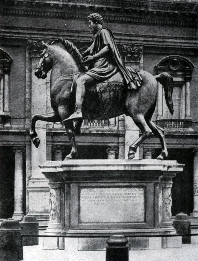292 а. Конная статуя Марка Аврелия. Бронза. Около 170 г. Рим. Капитолийская площадь.