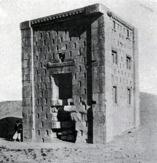 331 6. Культовая башня в Накши-Рустеме. 6 в. до н. э.