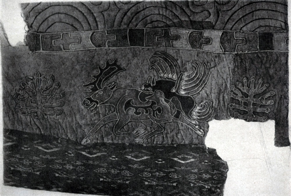 346. Фрагмент ткани из Ноин-Ула (северная Монголия). 1 в. до н. э. — 1 в. н. э. Ленинград. Эрмитаж.
