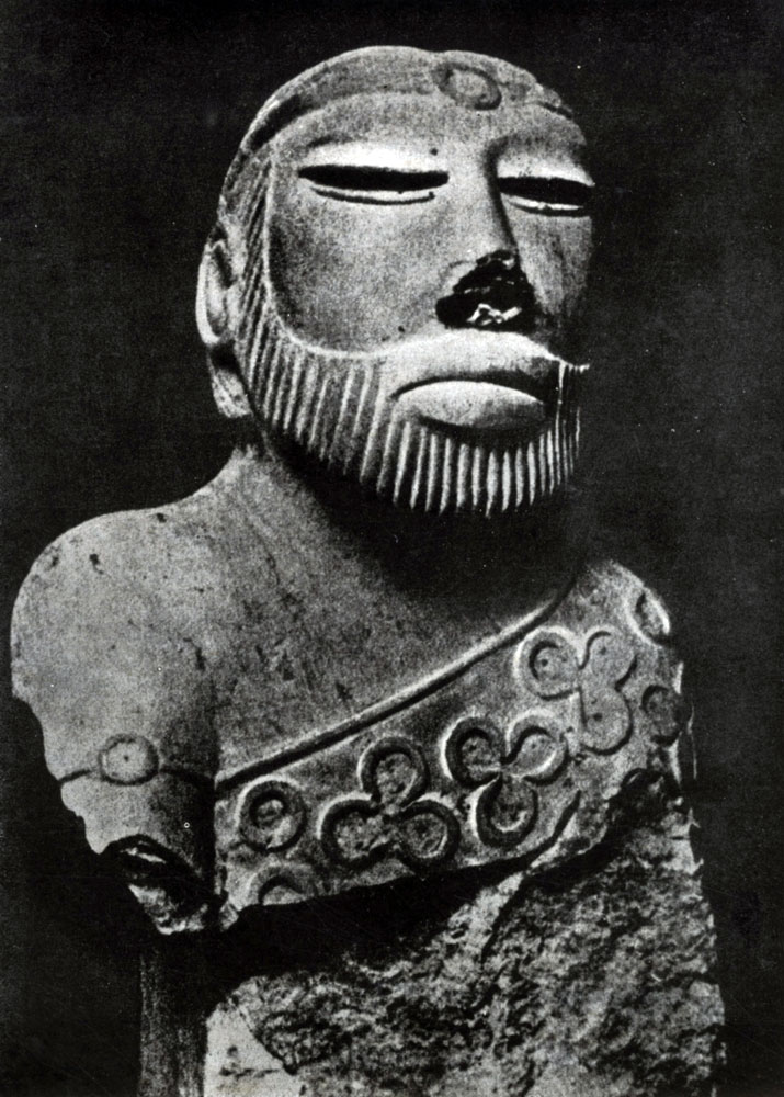 356. Статуэтка жреца из Мохенджо-Даро. Стеатит. 3000—2000 гг. до н. э.