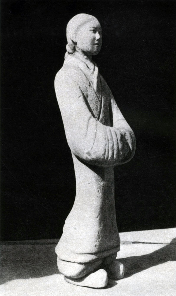 392. Терракотовая статуэтка девушки. Период Хань. 3 в. до н. э. — 3 в. н. э. 