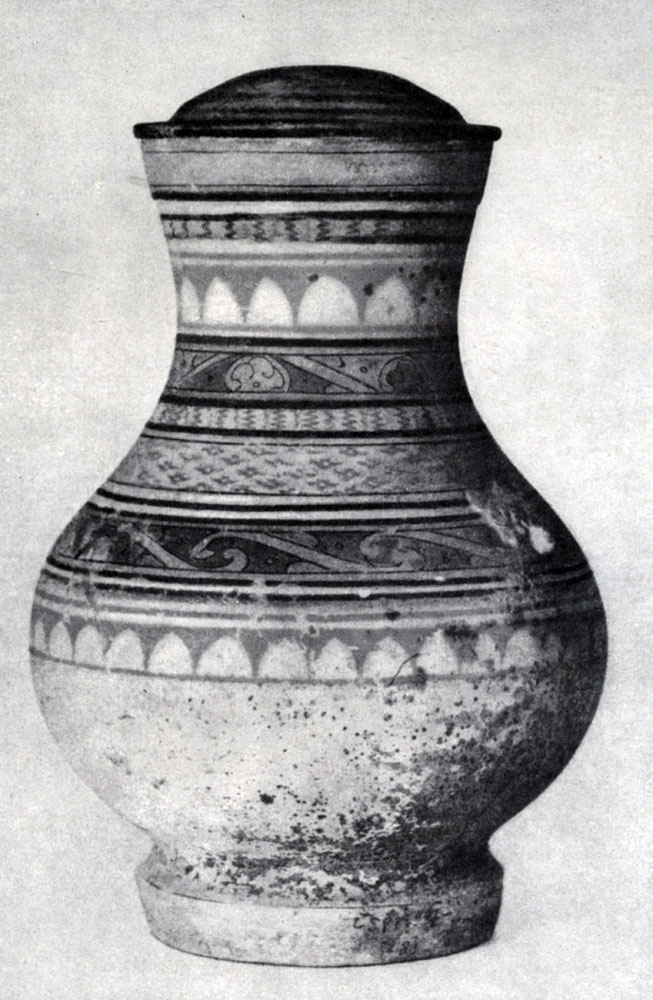 395. Керамический сосуд типа ху. Период Хань. 3 в. до н. э. — 3 в. н. э. Пекин. Исторический музей.