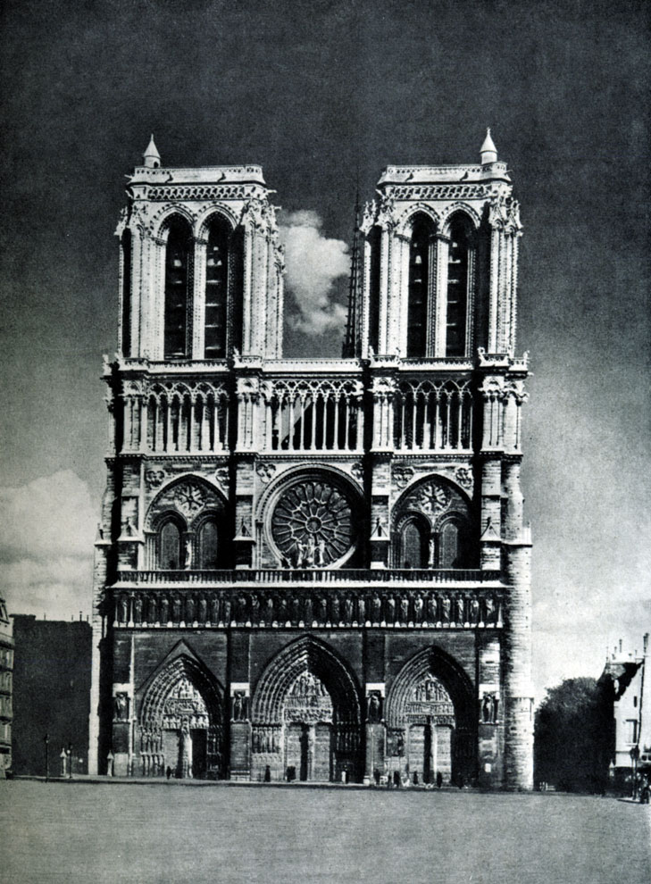 217.  Собор  Парижской  Богоматери.  Заложен в 1163 г., завершен в основном в 14 в. Западный фасад.