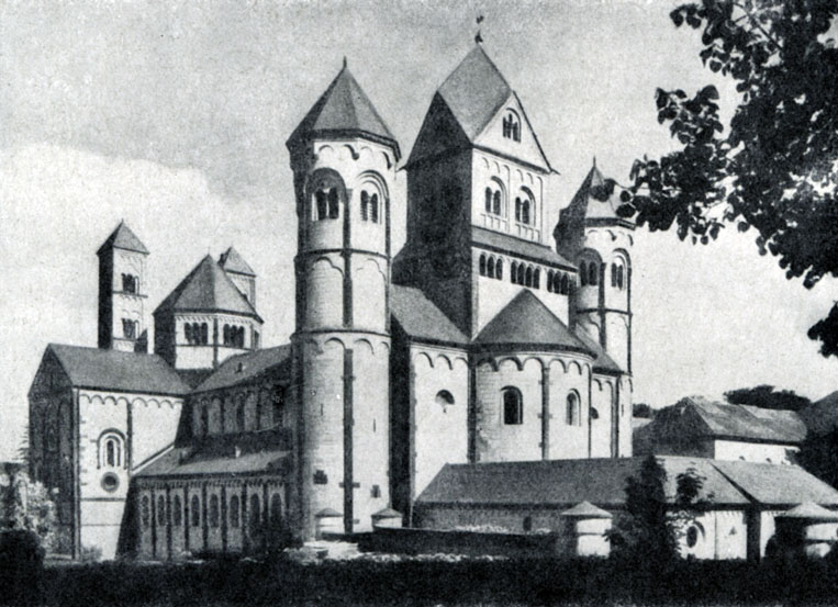 244 б. Церковь бенедиктинского аббатства Мария-Лаах. 1093 - около 1230 гг. Общий вид с северо-запада.