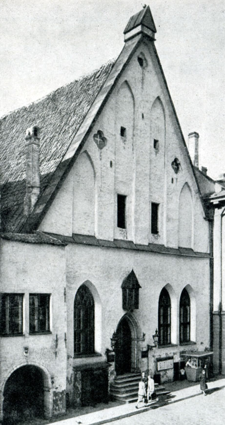 411  а. Здание   Большой   гильдии   в   Таллине. Около 1410 г. Фасад.