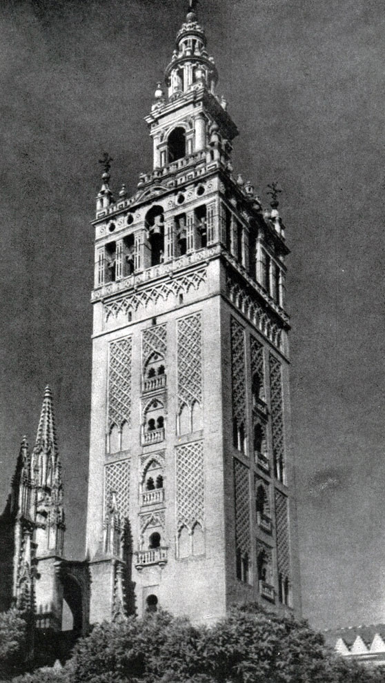  25. Джебер. Минарет мечети в Севилье. В 16 в. надстроен и превращен в колокольню собора в Севилье (так называемая Ла Хиральда).