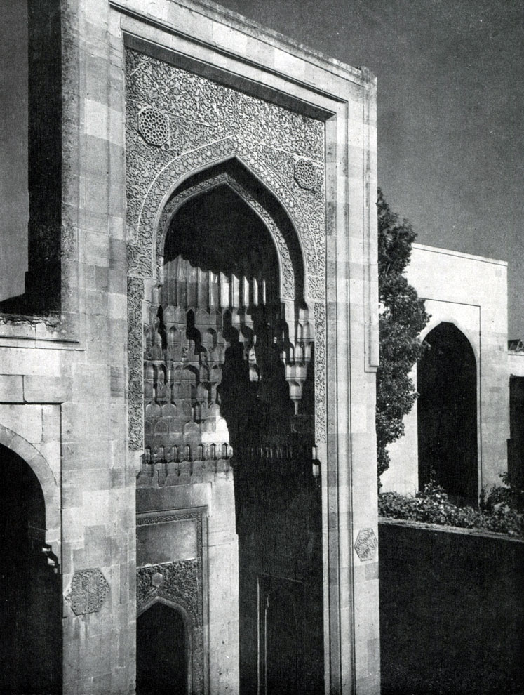  70. Диванхане дворца Ширваншахов в Баку. Портал. 