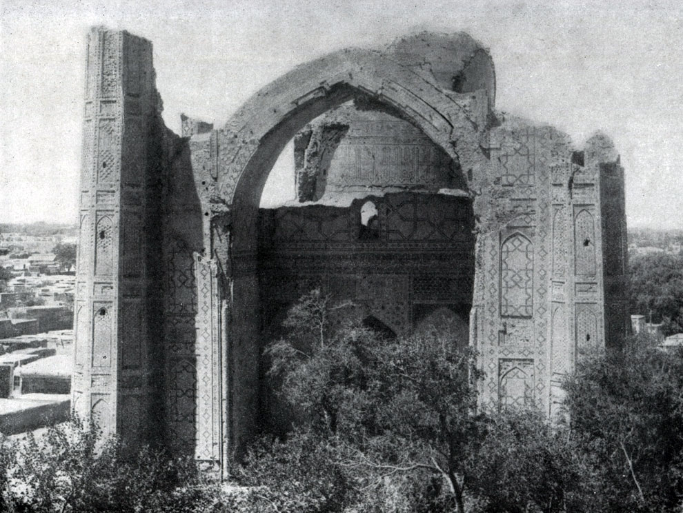  87. Мечеть Биби-ханым в Самарканде. 1399-1404 гг. Главное здание. 