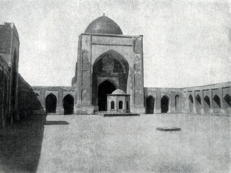  92 а. Мечеть Калян в Бухаре. Начало 16 в. Двор. 