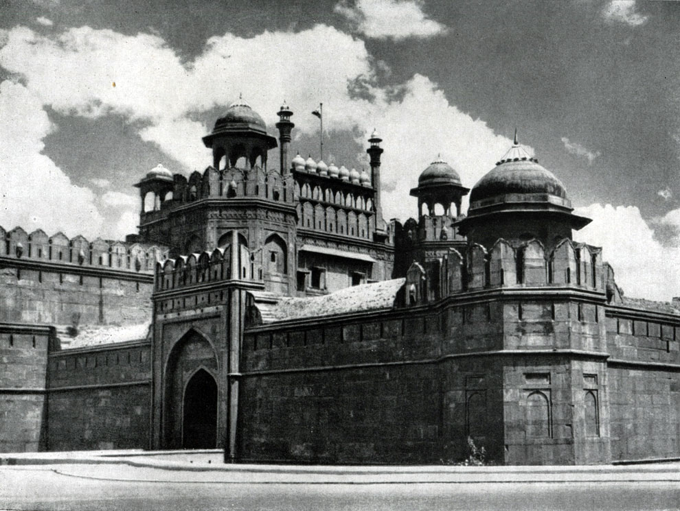  145. Лахорские ворота Красного форта в Дели. 1645 г. 