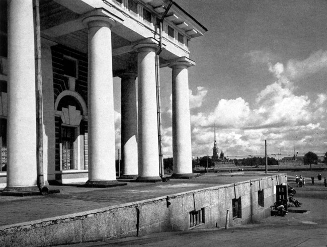  21. .  .   . 1805 - 1816.(T. de Thomon. La Bourse. 1805 - 1816. Leningrad.) 