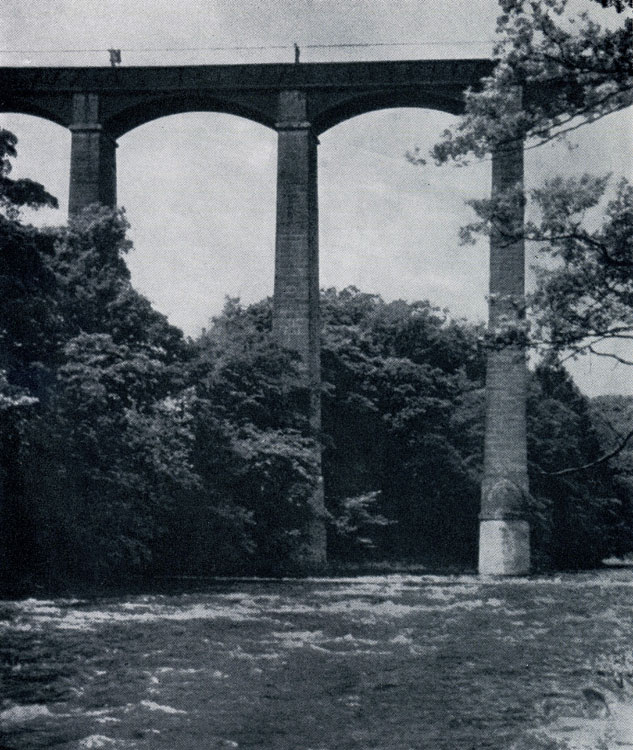 Томас Телфорд. Акведук Понт-и-Сизилт над долиной реки Ди близ Ланголена. 1795—1803 гг.