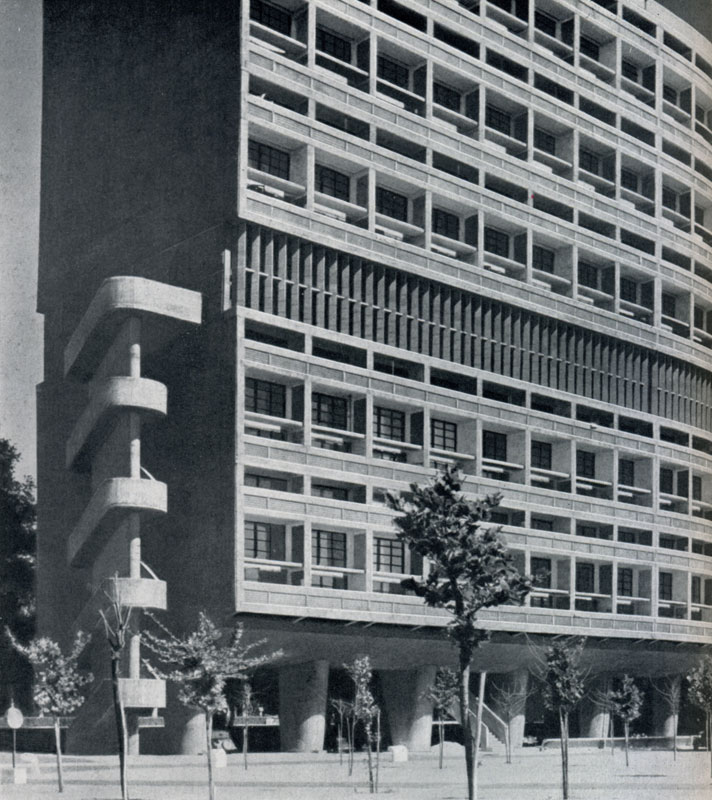 Ле Корбюзье. Жилой дом в Марселе. Фрагмент фасада. 1947—1952 гг.
