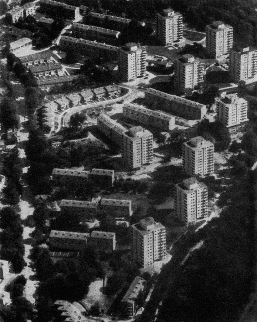 Хьюберт Беннет, Роберт Мэтью, Лесли Мартин, Уайтфилд Льюис. Жилой комплекс Олтон в Роухэмптоне в Лондоне. 1954—1956 гг.
