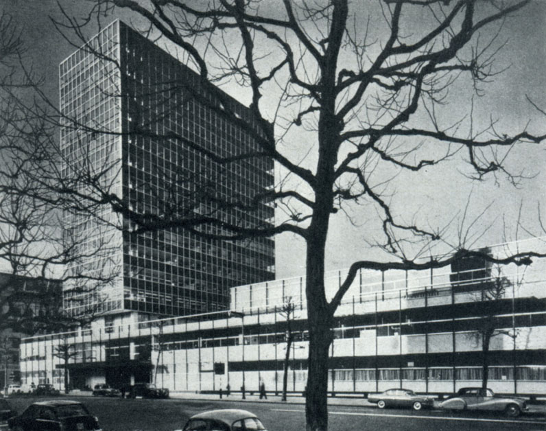 Конторское здание Кэстрол-хауз в Лондоне. 1959 г. Архитектурная фирма «Голдинс, Мелвин, Уорд и сотрудники». 