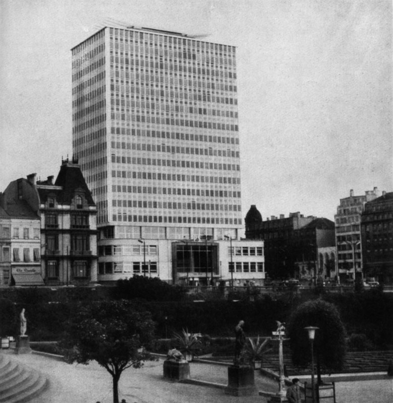 Гуго ван Кёйк. Здание Социального обеспечения в Брюсселе. 1958 г. Общий вид.