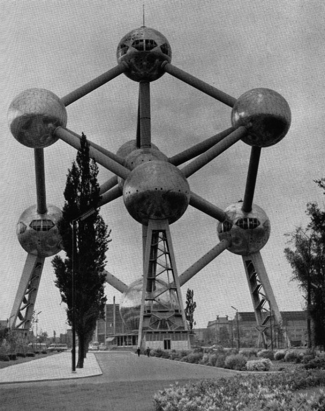 А. Полак, Ж. Полак, А. Ватеркейн. Павильон «Атомиум» на Международной выставке в Брюсселе. 1958 г.