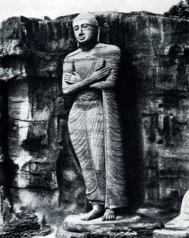 Рис. 50. Статуя Ананды. Галвихара в Полоннаруве. XII в.