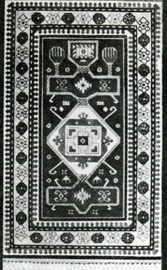 Рис. 103. Сотканный в гор. Шуше ковер Намазлык . XIX век