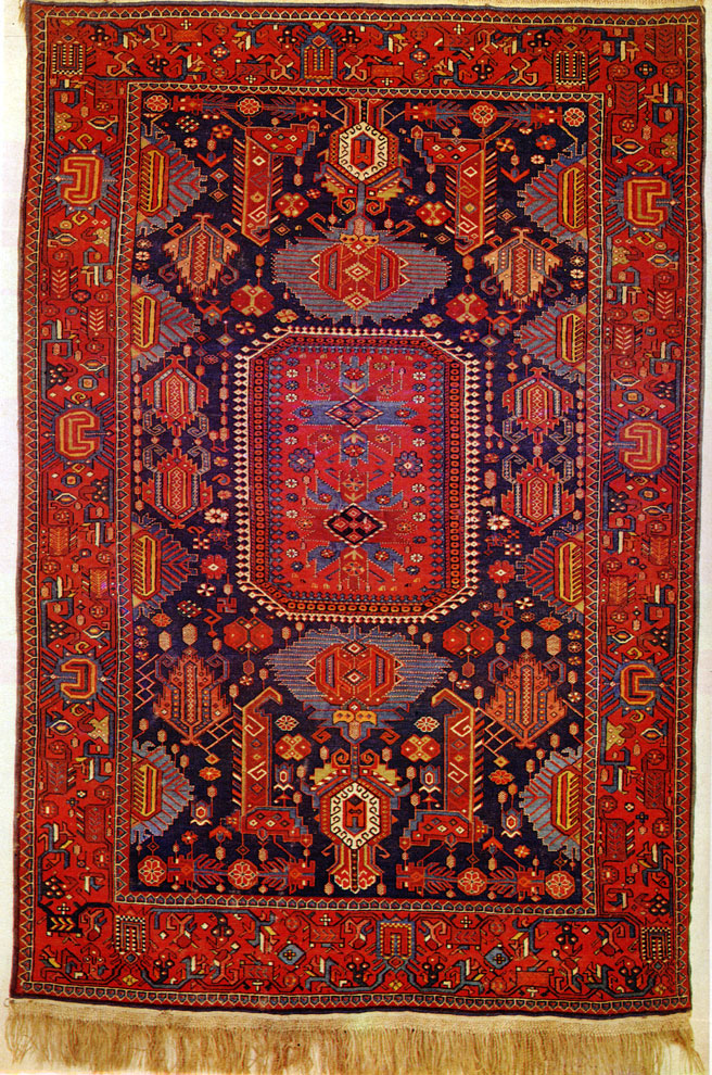 Table. 10. 'Gumul' (First variant), Kuba group. XIX-th century. Baku. Azerbaijanian Museum of Art of Carpet-making