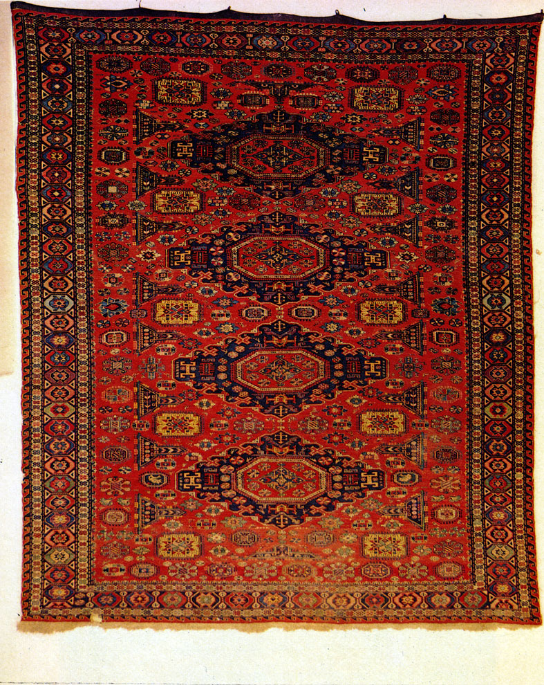 Table. 15. 'Sumakh', Kuba group, XIX-th century. Baku. Azerbaijanian Museum of Art of Carpet-making