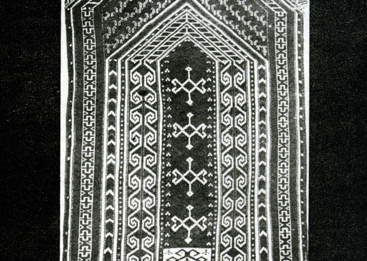 Fig. 91. Turkmenian carpet 'Namazlyk'. Early XIX century. Leningrad. Russian Museum