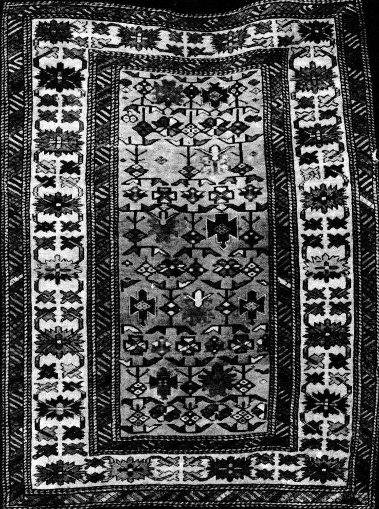 Fig. 117. 'Khyrdagyulchichi'. Kuba group of carpets. First half of the XIX century. London, Victoria and Albert Museum. 1972